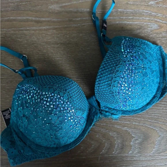 Victoria’s Secret Rhinestone Push-up Bra & matching garter - Picture 3 of 5